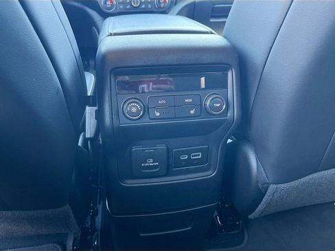 Used 2023 GMC Acadia Denali w/ Denali Ultimate Package FWD image 27