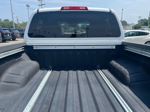 Used 2011 Nissan Frontier PRO-4X AWD/4WD image 9