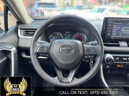 Used 2020 Toyota RAV4 LE w/ Carpet Mat Package AWD/4WD image 20