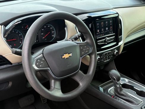 Used 2022 Chevrolet Traverse LS FWD image 24