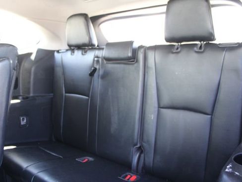 Used 2022 Toyota Highlander XLE AWD/4WD image 47
