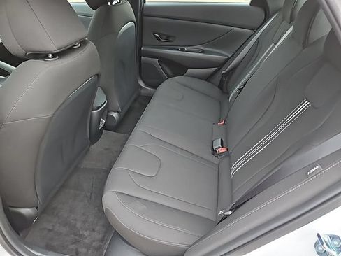Used 2025 Hyundai Elantra SEL FWD image 13