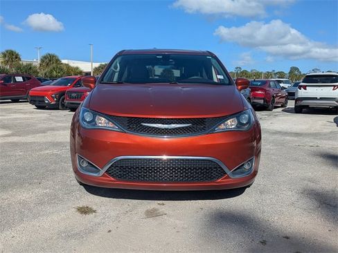 Used 2018 Chrysler Pacifica Touring Plus w/ Tire & Wheel Group image 9