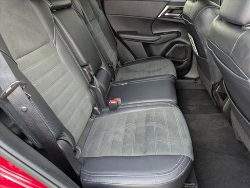 Used 2024 Mitsubishi Outlander SE image 23