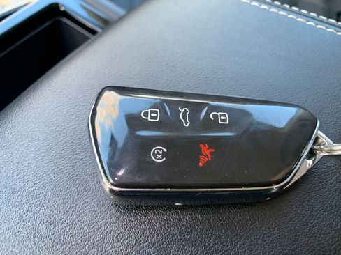 Used 2024 Volkswagen Atlas SE image 27