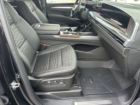 Certified 2026 Cadillac Escalade Platinum Sport w/ LPO, ONYX Package AWD/4WD image 13