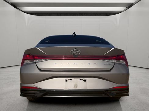 Used 2023 Hyundai Elantra Limited FWD image 5