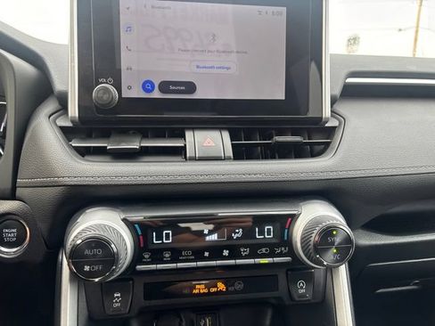 Used 2025 Toyota RAV4 XLE AWD/4WD image 25