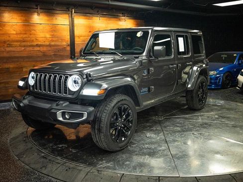 Used 2025 Jeep Wrangler Unlimited Sahara w/ Safety Group AWD/4WD image 2