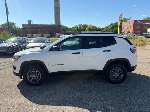 Used 2017 Jeep Compass Sport w/ Cold Weather Group AWD/4WD image 3