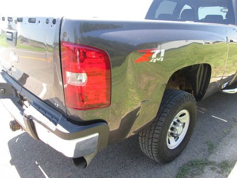 Used 2010 Chevrolet Silverado 3500 LT w/ Exterior Plus Package AWD/4WD image 12