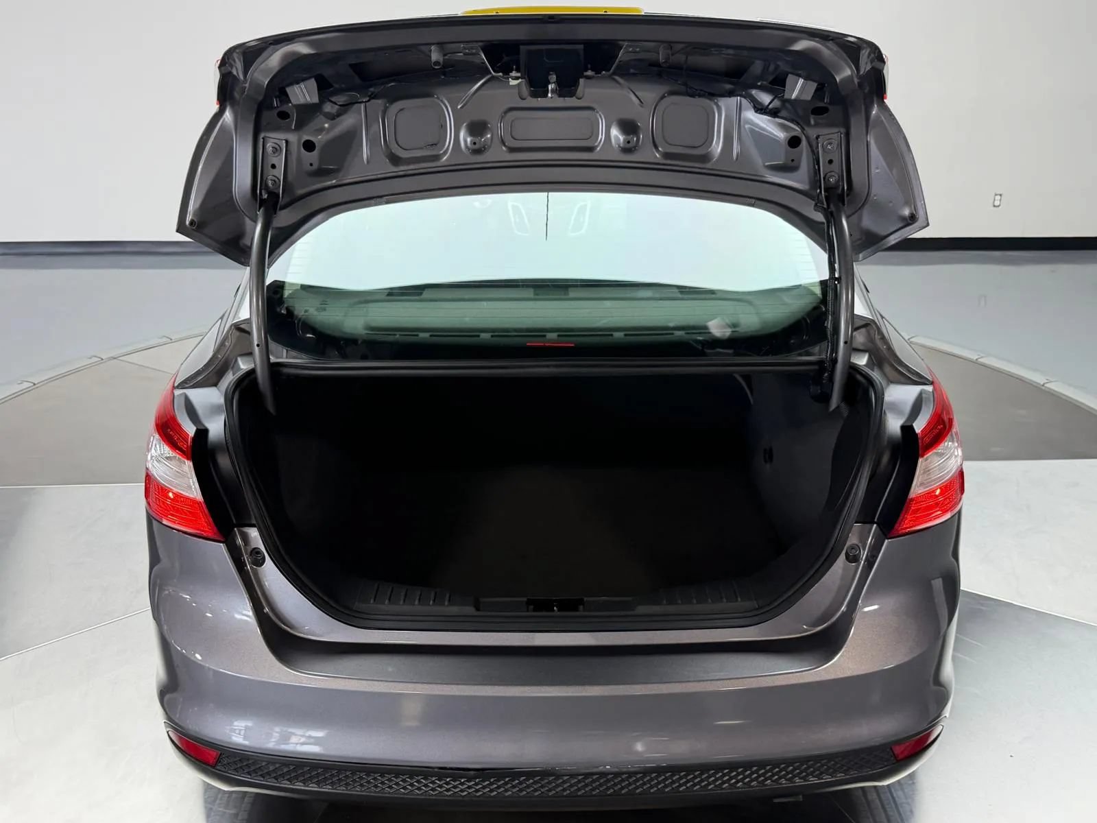Used 2014 Ford Focus SE FWD image 11