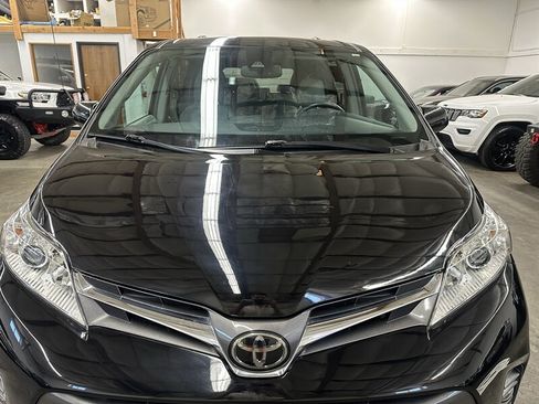 Used 2019 Toyota Sienna XLE FWD image 38