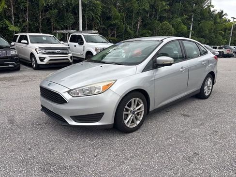 Used 2017 Ford Focus SE FWD image 5