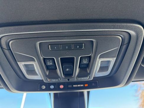 Used 2021 Chevrolet Silverado 1500 High Country w/ Technology Package image 13