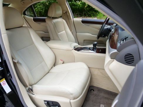 Used 2016 Lexus LS 460 w/ Comfort Package RWD image 43
