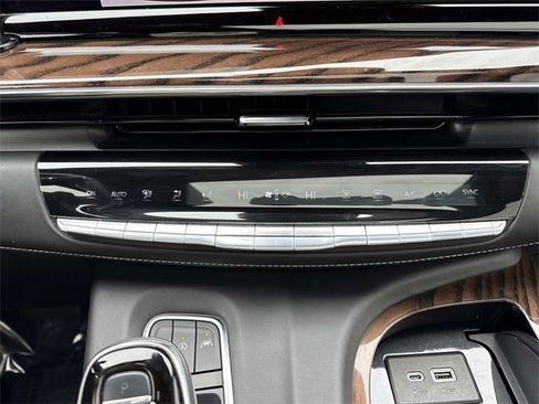 Used 2021 Cadillac Escalade ESV Premium Luxury Platinum image 27