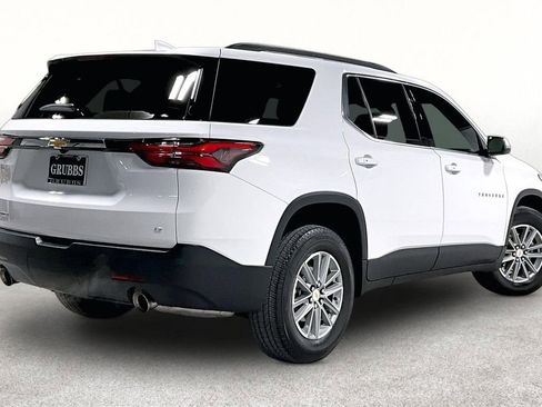 Used 2023 Chevrolet Traverse LT FWD image 2