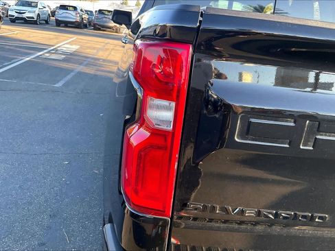 Used 2024 Chevrolet Silverado 1500 High Country w/ Midnight Edition image 31