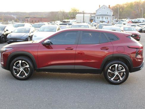 Used 2025 Chevrolet Trax RS FWD image 5