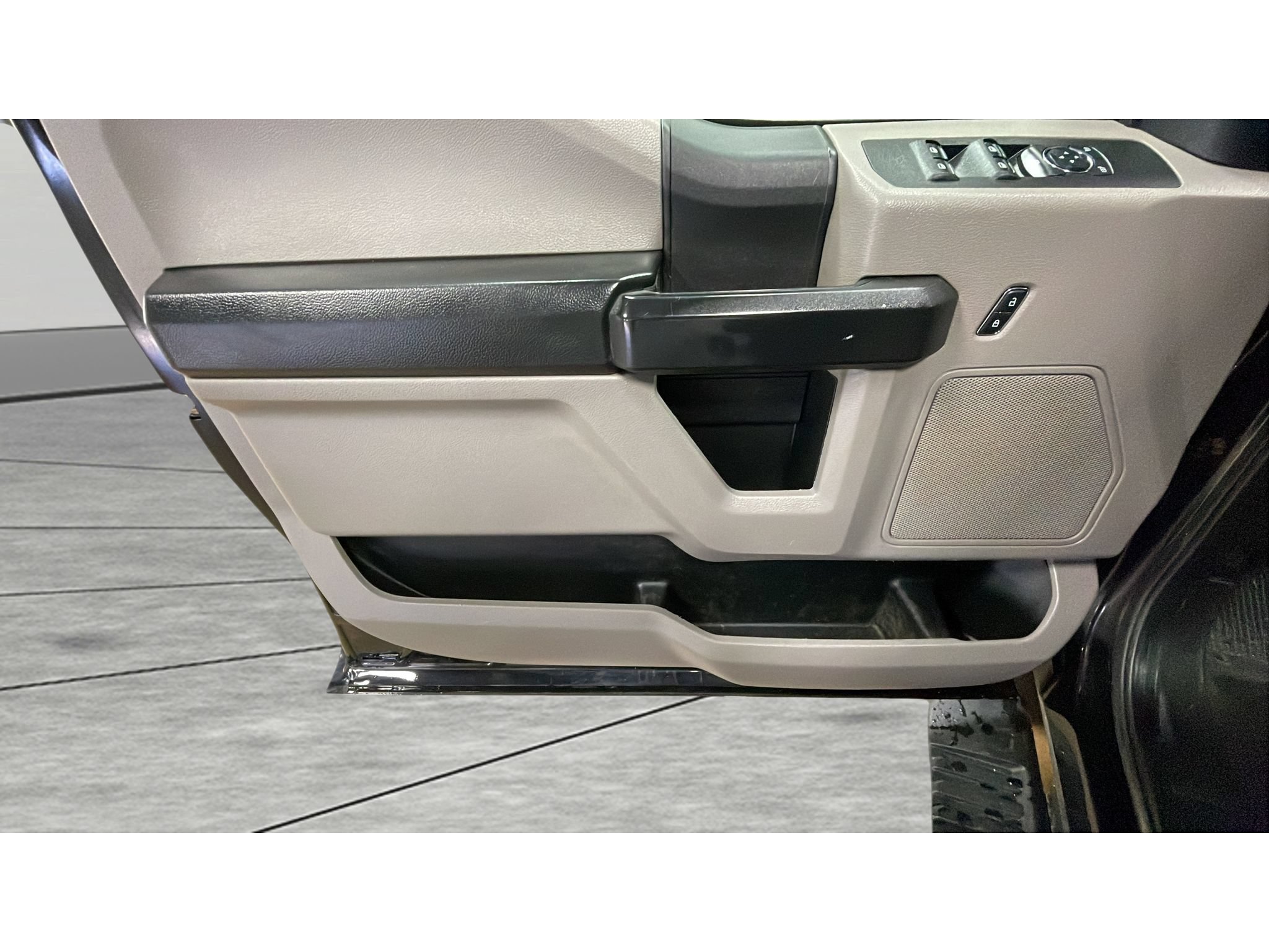 Used 2020 Ford F250 XL w/ STX Appearance Package AWD/4WD image 9
