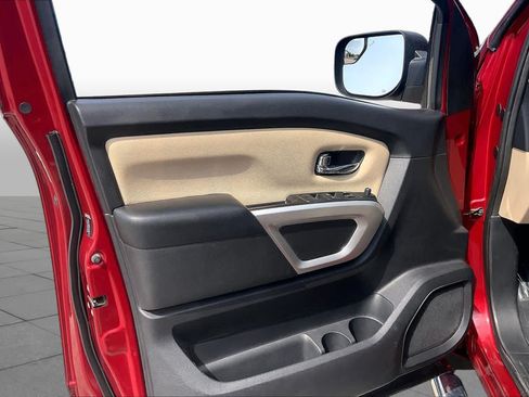 Used 2018 Nissan Titan SV w/ SV Convenience Package RWD image 20