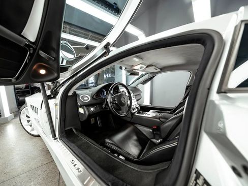 Used 2006 Mercedes-Benz SLR image 11