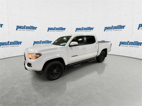 Used 2022 Toyota Tacoma SR5 w/ Technology Package image 6