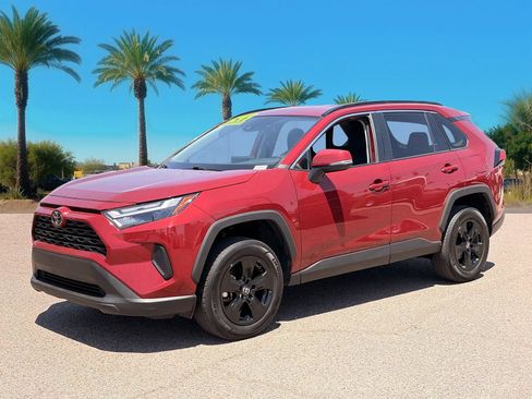 Used 2025 Toyota RAV4 XLE FWD image 38