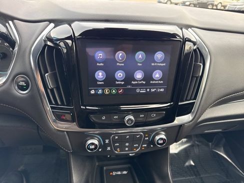 Used 2023 Chevrolet Traverse LT w/ LT Premium Package image 9