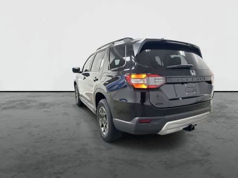 Used 2024 Honda Pilot TrailSport image 2