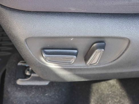 Used 2023 Toyota Highlander L image 21