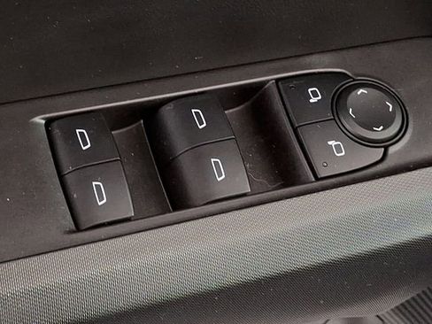 Used 2025 Chevrolet Colorado W/T w/ WT Convenience Package II RWD image 26