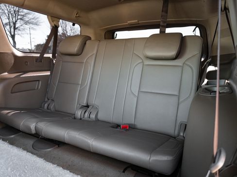 Used 2017 Chevrolet Suburban LT image 31