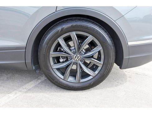 Used 2024 Volkswagen Tiguan SE w/ MDO Package, Three-Row image 30