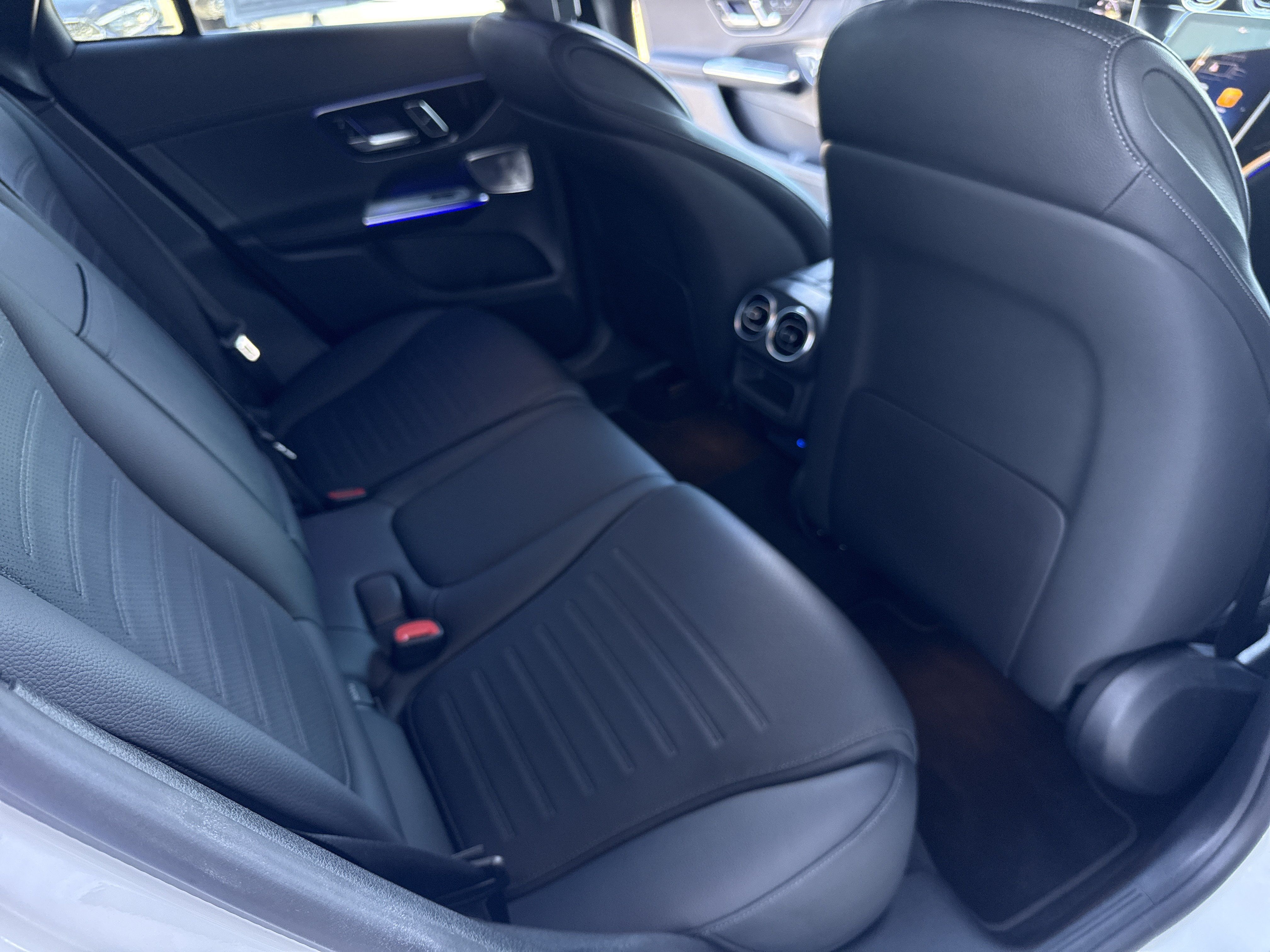 Used 2025 Mercedes-Benz GLC 300 4MATIC image 14