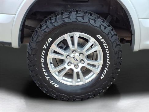 Used 2017 Ford F150 Lariat w/ Equipment Group 501A Mid image 7