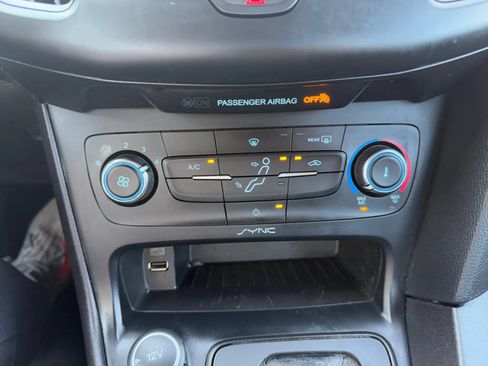 Used 2015 Ford Focus SE FWD image 22