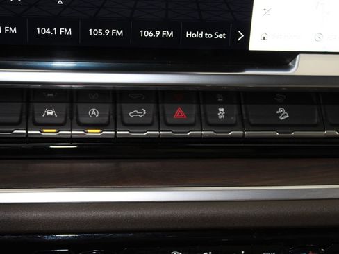 Used 2023 GMC Sierra 1500 SLT AWD/4WD image 49