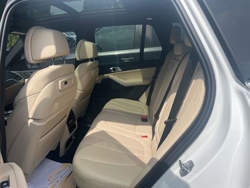 Used 2022 BMW X5 xDrive40i w/ Luxury Seating Package AWD/4WD image 9