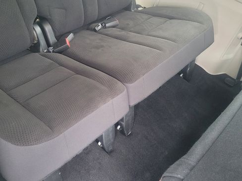 Used 2018 Dodge Grand Caravan SE w/ UConnect Hands-Free Group image 26