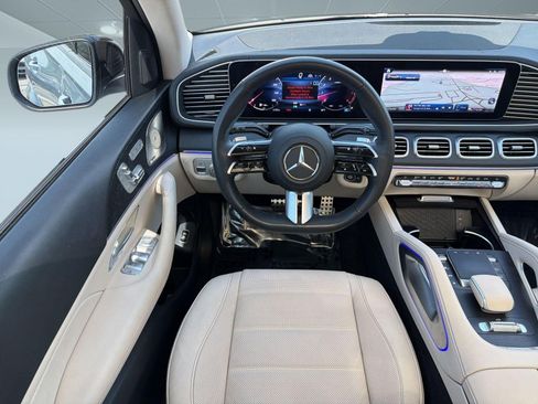 Used 2024 Mercedes-Benz GLS 450 4MATIC image 28