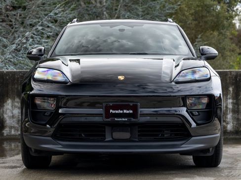 Certified 2025 Porsche Macan Electric image 8