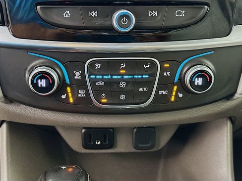 Used 2018 Chevrolet Traverse LT image 16