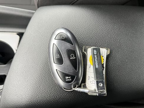 Used 2025 Hyundai Elantra SEL image 22