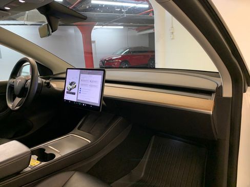 Used 2021 Tesla Model Y Long Range image 53
