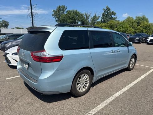 Used 2015 Toyota Sienna XLE Premium FWD image 7