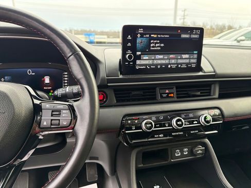 Used 2025 Honda Pilot Black Edition image 16