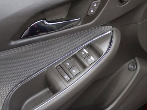 Used 2018 Chevrolet Cruze LT w/ Convenience Package FWD image 9