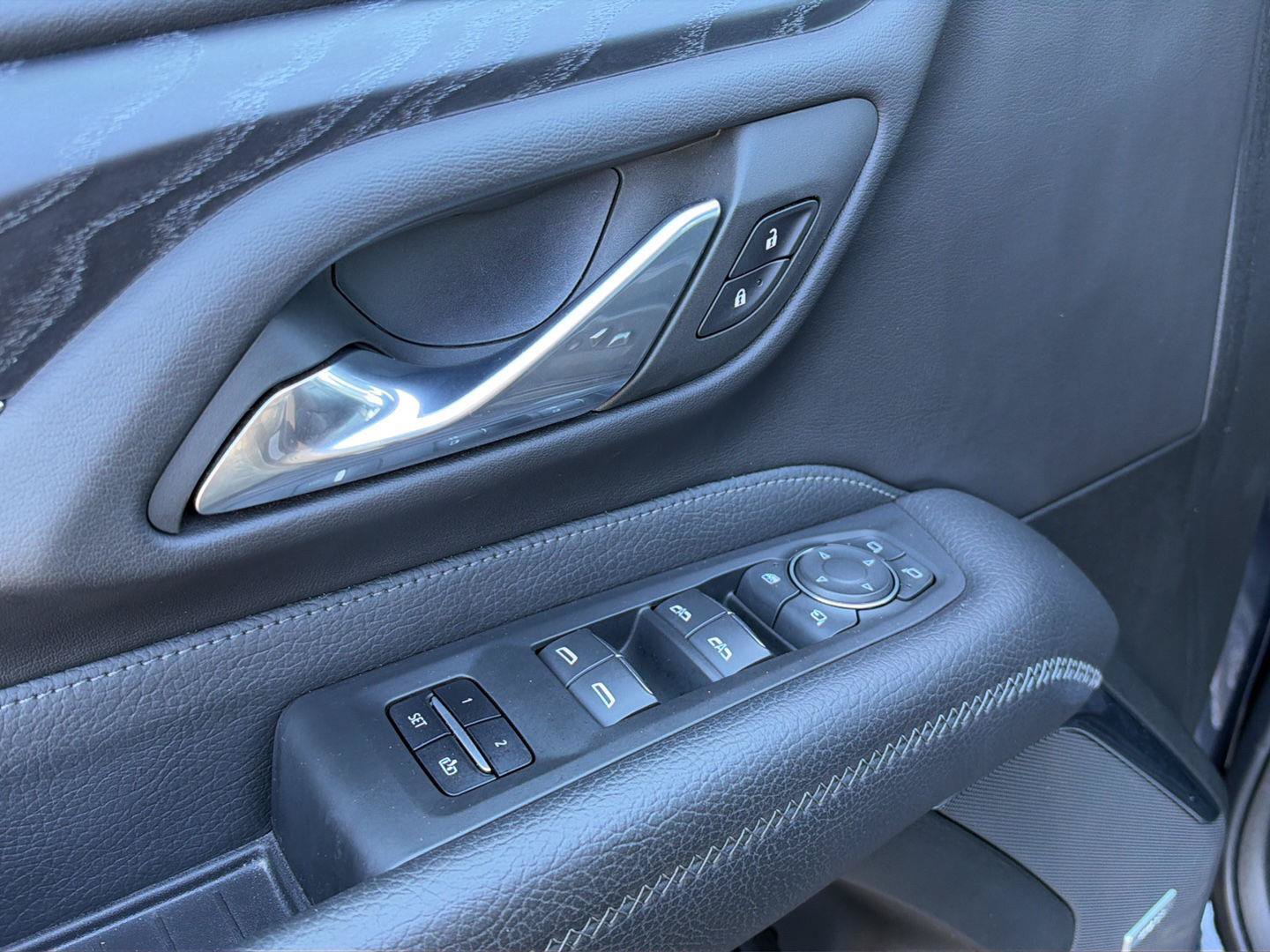 Used 2023 GMC Yukon Denali AWD/4WD image 14